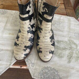 Booties by EQUO ankle, zipper, snake print leather, Italy size 39